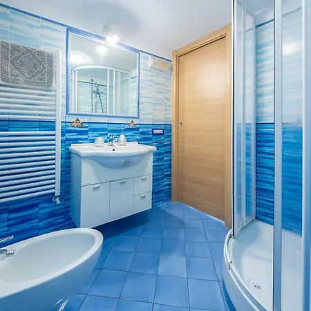 Апартаменти Yourhome - Lorena Maria House *